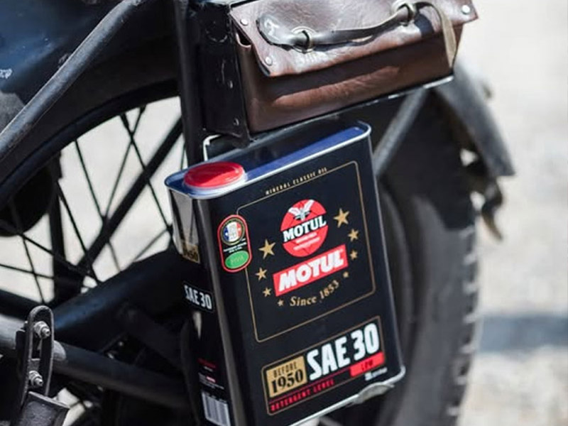 Detalle de una lata de la gama Classic en un vehículo